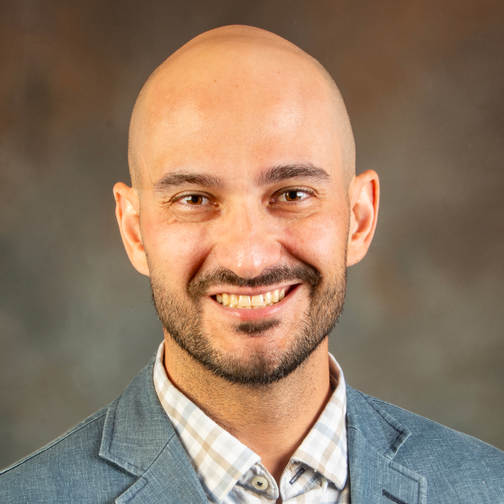 Dr. Marcell Medeiros